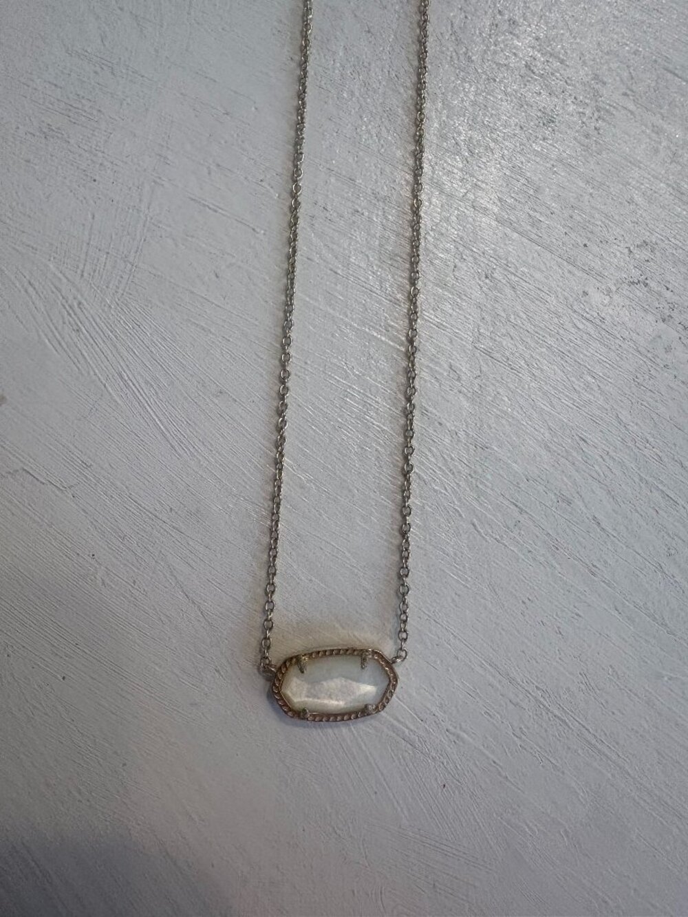 Kendra Scott Elisa Gold Pendant Necklace Iridescent Mother of Pearl